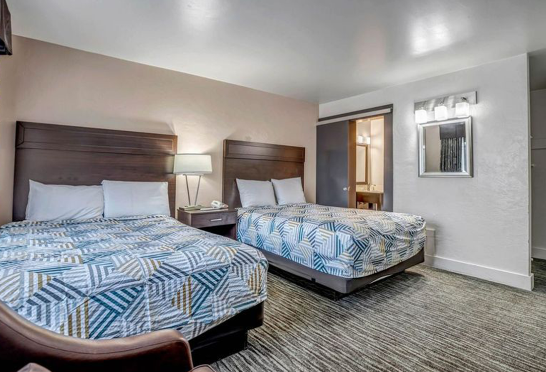 Standard guest room at Eastside Lodge in Portland, Oregon