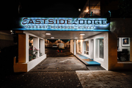 Eastside Lodge - Entrance