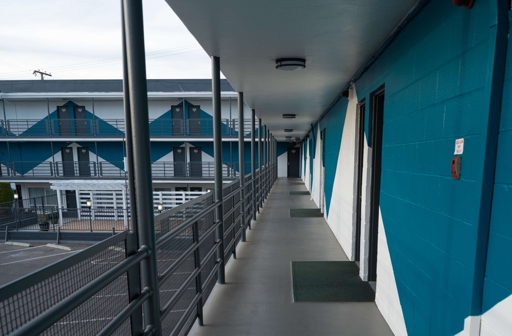 Eastside Lodge - Guestroom Walkway